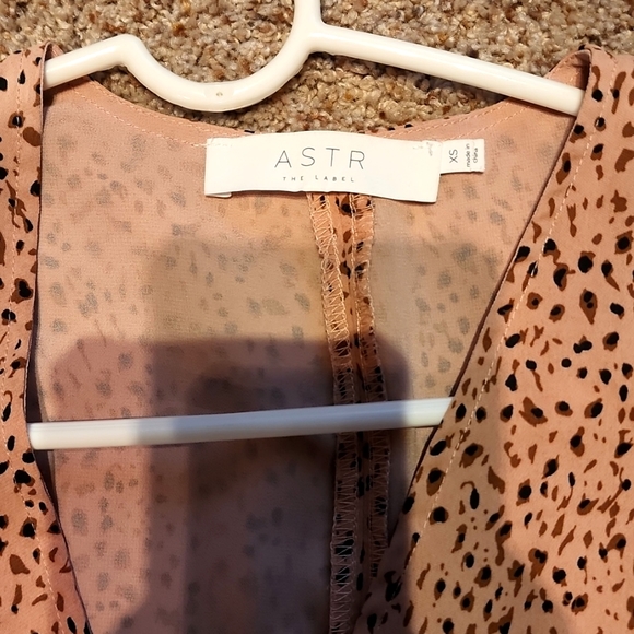 3/$20 ASTR patterned Blouse size XS - Picture 3 of 3
